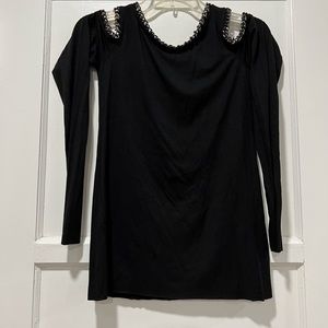 Bailey 44 xs Chain cold shoulder top NWT